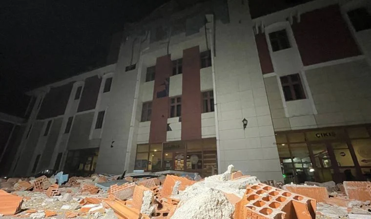 Depremde Düzce Adliyesi'nde büyük hasar oluştu