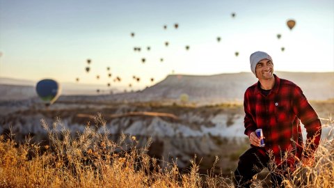 Çılgın sporcu, Kapadokya’da 2 bin 600 metre yükseklikteki balondan atladı