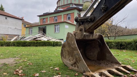Düzce'de hasarlı yapıların yıkımına başlanıyor