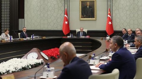 Cumhurbaşkanı Erdoğan, Kabine'yi toplayacak: Gündemde sözleşmeliye kadro ve EYT olacak