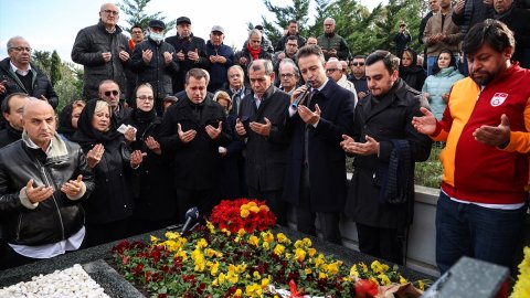 Galatasaray'da eski başkan Mustafa Cengiz, kabri başında anıldı