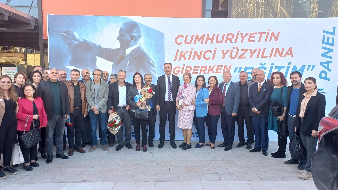 CHP Adana İl Örgütü “Cumhuriyetimizin İkinci Yüzyılına Girerken EĞİTİM” başlıklı panelini gerçekleştirdi