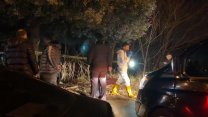 Eyüpsultan'da ağaçlık alana uçan otomobilde yangın çıktı: 1'i polis 2 kişi öldü