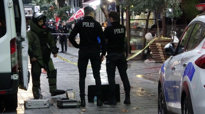 Taksim'de şüpheli çanta alarmı! Ekipler harekete geçti