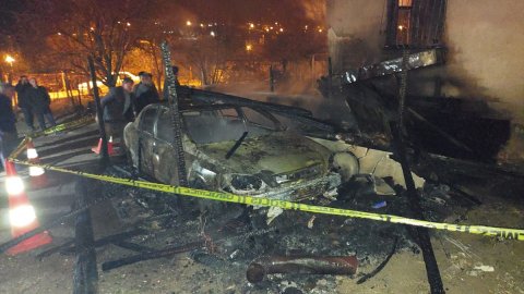 Kırıkkale'de park halindeyken yanan otomobil kullanılamaz hale geldi