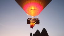 Kapadokya'da balonlar Romanya Milli Günü'nü kutladı