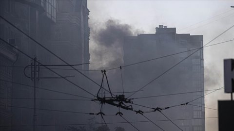 Kiev güne patlamalarla uyandı: 10 insansız hava aracı düşürüldü!