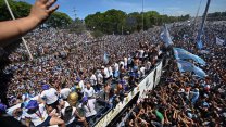 Arjantin Milli Takımı'nın zafer turu milyonlarca kişinin yoğun katılımı nedeniyle yarım kaldı