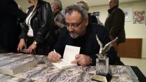 Gurbetçi Yazar Kenan Taşkesen, “Aşil Topuğu” adlı kitabını Kartal'da okurları için imzaladı