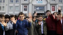 İstanbul'da öğrenciler karnelerini aldı