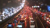 İstanbul'da trafik kilit oldu: Yoğunluk yüzde 90'a ulaştı!