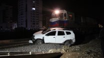 Diyarbakır'da hemzemin geçit kazası: 4 kişi yaralandı