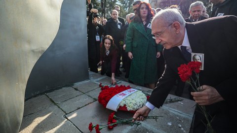 Uğur Mumcu katledildiği yerde anıldı: Kılıçdaroğlu da anma programına katıldı