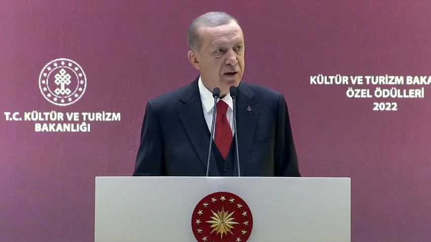 Cumhurbaşkanı Erdoğan: "Sanat ve sanatçılarımız arasında asla ayrım yapmadan güzeli ve başarıyı desteklemenin çabası içerisindeyiz"