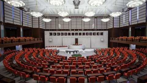 EYT yasa teklifi Meclis'te imzaya açıldı