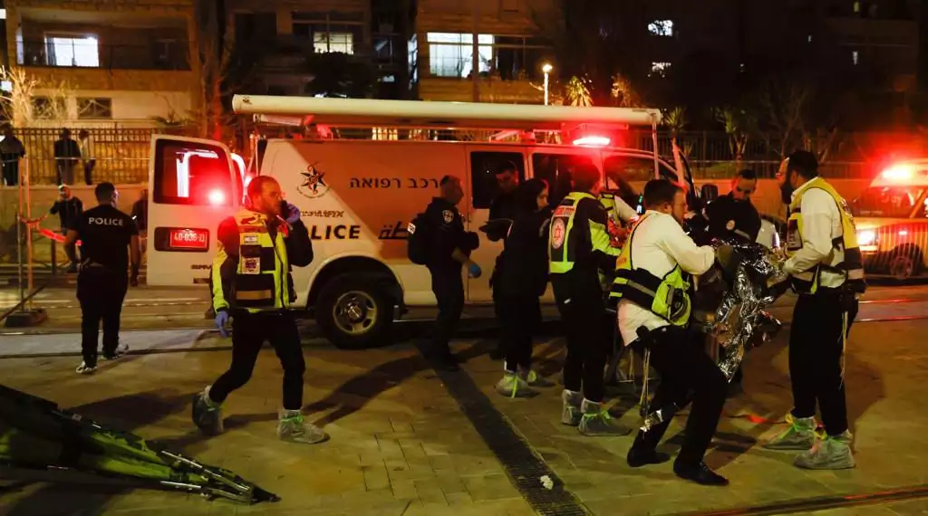 Kudüs'te sinagoga silahlı saldırı: 5 ölü!