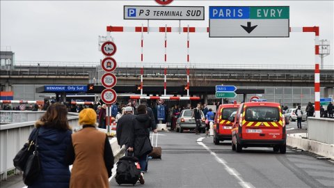 Fransa'da, 31 Ocak'ta Orly Havalimanı'ndaki seferlerin yüzde 20'si için iptal çağrısı yapıldı