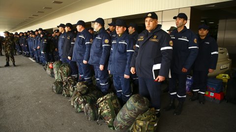 Azerbaycanlı arama kurtarma ekipleri, Türkiye'ye hareket etti