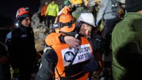İsrailli ekip 120.saatte ailenin babası ve ablasından sonra oğlunu da kurtardı