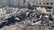 Diyarbakır’da 9 katlı bir bina yıkım sırasında çöktü: O anlar kameraya yansıdı!