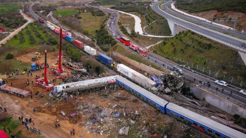 Yunanistan’daki feci tren kazasında ölenlerin sayısı 43'e ulaştı