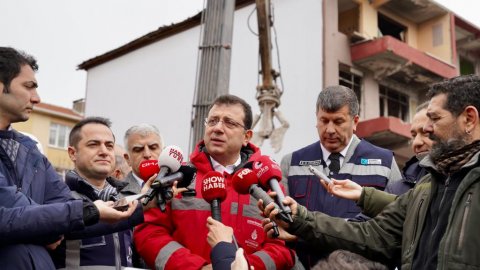 İBB Başkanı İmamoğlu yıkım işlerine hız verdi: Kadıköy'de bir bina daha yıkıldı