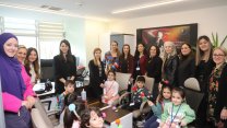 Kreşli miniklerden Kartal Belediyesi'nin kadın personeline ‘8 Mart’ sürprizi