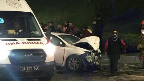 Silivri'de İETT otobüsü ile otomobil çarpıştı: Yaralılar var