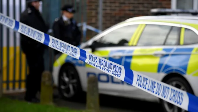 İngiltere'de cami çıkışı saldırıda bulunan kişi cinayete teşebbüsten yargılanacak