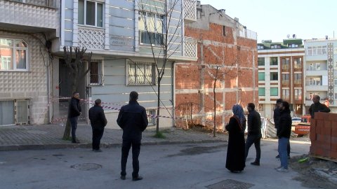Bayrampaşa'da toprak kaydı: Bir bina alelacele tahliye edildi!
