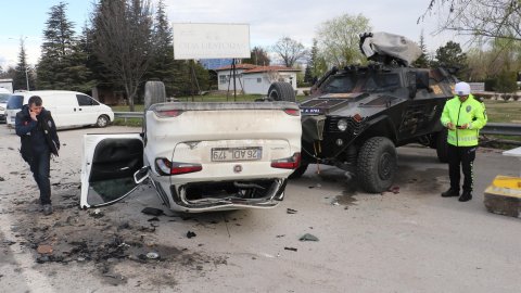 Otomobil trafik uygulama noktasına daldı: 5 polis ile sürücü yaralandı!