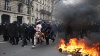  Fransa'da emeklilik reformu karşıtı gösterilerde tansiyon yükseliyor