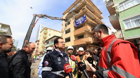 İBB depreme "Yüzde 0 dayanıklı" olduğu tespit edilen binaların yıkımına başladı