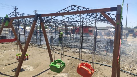 Adıyaman'daki çadır kentte yangın çıktı: 3 çadır alevlere teslim oldu!
