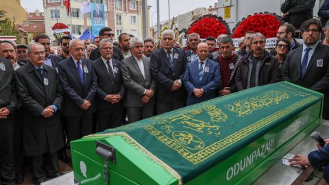 Kılıçdaroğlu eşi Selvi Kılıçdaroğlu'nun vefat eden ağabeyinin cenaze törenine katıldı
