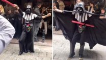 Görenler şok oldu: Hangi ünlü Darth Vader kostümüyle sokakta göbek attı?