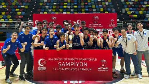 Anadolu Efes U14 Takımı, namağlup Türkiye şampiyonu