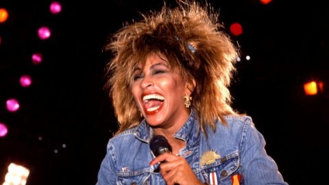 Dünyaca ünlü şarkıcı Tina Turner vefat etti
