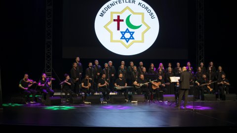 Medeniyetler Korosu'ndan depremzedeler yararına konser!