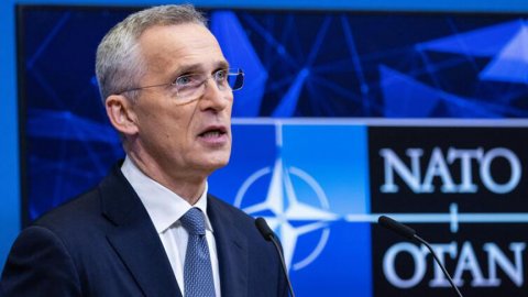 NATO Genel Sekreteri Stoltenberg: "Kosova’da 700 asker daha konuşlandırıyoruz"
