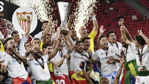 Sevilla, Avrupa Ligi'nde 7. kez adını şampiyonluğa yazdırdı