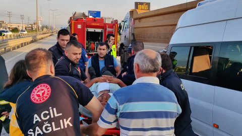 Bursa'da sporcuların bulunduğu minibüs kaza yaptı: Antrenör öldü, 15 kişi yaralandı!