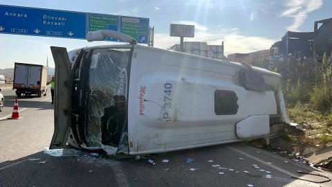 Kocaeli'de işçi servis midibüsü devrildi: Kazada 13 yaralı var!