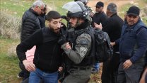 İsrail güçleri, Batı Şeria'da 33 Filistinliyi gözaltına aldı