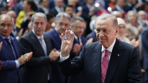 Cumhurbaşkanı Erdoğan yeni kabinesini Cumartesi akşamı açıklayacak