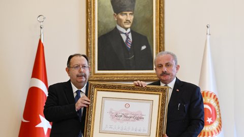 Cumhurbaşkanı Erdoğan'ın mazbatası Mustafa Şentop tarafından alındı
