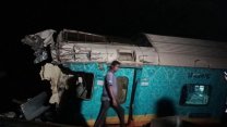 Hindistan'da korkunç kaza: Tren raydan çıktı 50 ölü, yüzlerce yaralı var