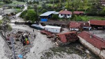 Eskişehir'de sele neden olan sağanak günlük yaşamı felç etti; 3 ev yıkıldı