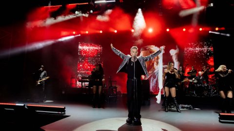 Dünyaca ünlü yıldız Robbie Williams, Bodrum'da sahneye çıktı