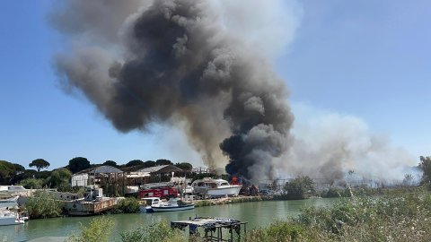 Antalya'da orman yangını büyüdü: Teknelere sıçradı!